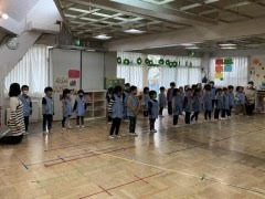 クリスマス会に向けて 踊り 劇の見せ合いっこ サムエル幼稚園